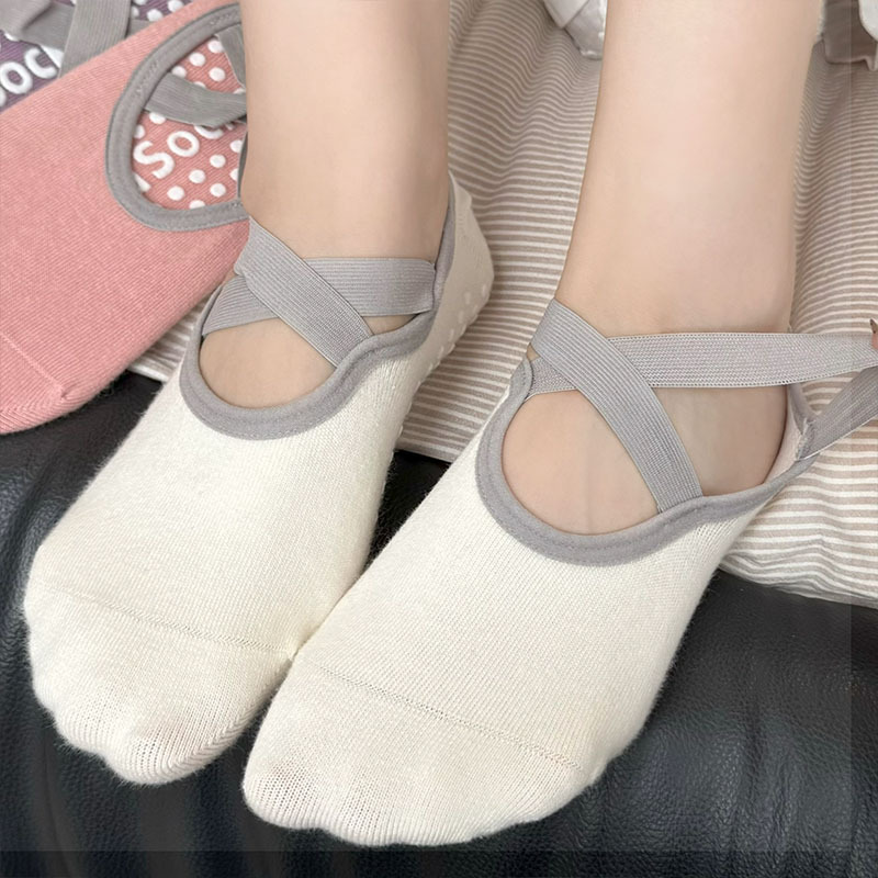 Professional Women Yoga Sock S - огляд і ціна Pilates & Yoga Unleashed Studio Tuckahoe